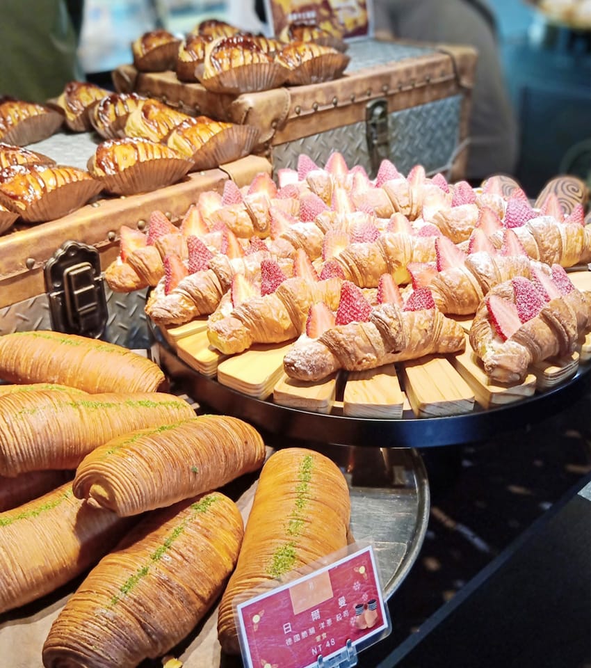 台中西區:::旅禾泡芙之家審計店、烏龜麵包、造型麵包可愛也好吃、摩艾石像好吸睛 - 第15張圖 台中西區:::旅禾泡芙之家審計店、烏龜麵包、造型麵包可愛也好吃、摩艾石像好吸睛