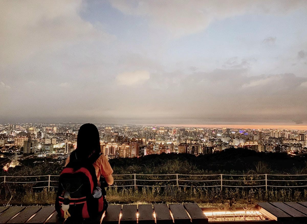 o33ff54d56d4ba352d20c54264d708bdf_4780447945505548302_220806_0009.jpg 桃園虎頭山環保公園賞夜景聖地大飛機降落草皮