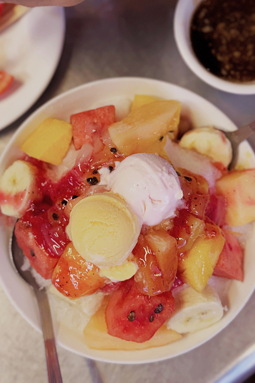 高雄鹽埕美食|婆婆冰老店懷舊又消暑!必吃水果冰、情人果冰與古早味蕃茄盤 - 第5張圖 高雄鹽埕美食|婆婆冰老店懷舊又消暑!必吃水果冰、情人果冰與古早味蕃茄盤