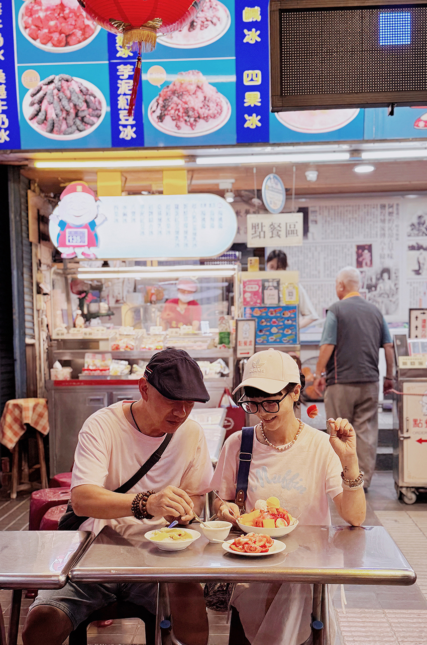 高雄鹽埕美食|婆婆冰老店懷舊又消暑!必吃水果冰、情人果冰與古早味蕃茄盤 - 第13張圖 高雄鹽埕美食|婆婆冰老店懷舊又消暑!必吃水果冰、情人果冰與古早味蕃茄盤