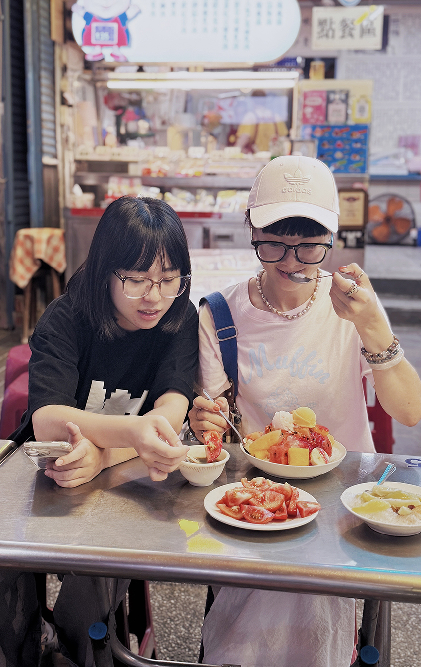 高雄鹽埕美食|婆婆冰老店懷舊又消暑!必吃水果冰、情人果冰與古早味蕃茄盤 - 第10張圖 高雄鹽埕美食|婆婆冰老店懷舊又消暑!必吃水果冰、情人果冰與古早味蕃茄盤