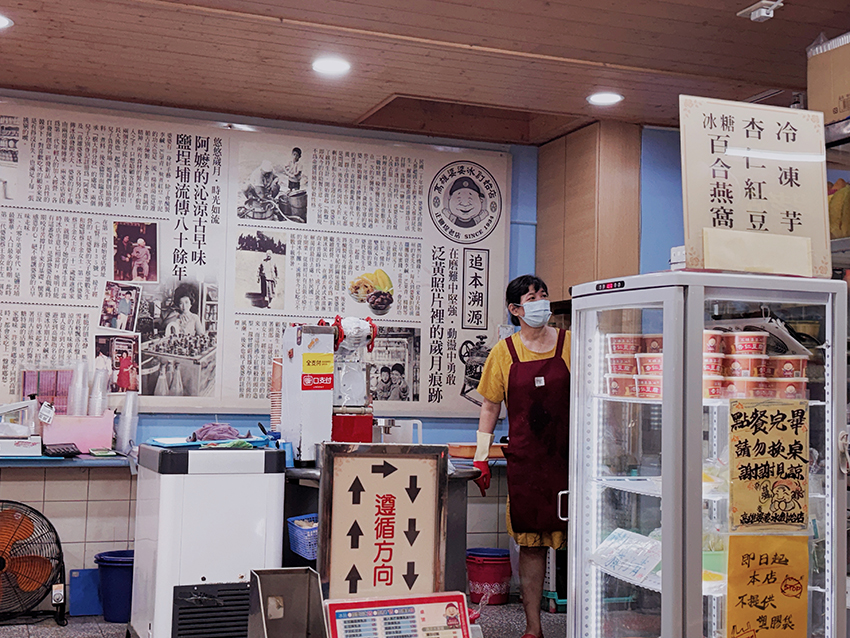 高雄鹽埕美食|婆婆冰老店懷舊又消暑!必吃水果冰、情人果冰與古早味蕃茄盤 - 第3張圖 高雄鹽埕美食|婆婆冰老店懷舊又消暑!必吃水果冰、情人果冰與古早味蕃茄盤