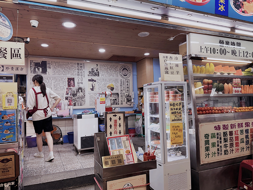 高雄鹽埕美食|婆婆冰老店懷舊又消暑!必吃水果冰、情人果冰與古早味蕃茄盤 - 第15張圖 高雄鹽埕美食|婆婆冰老店懷舊又消暑!必吃水果冰、情人果冰與古早味蕃茄盤