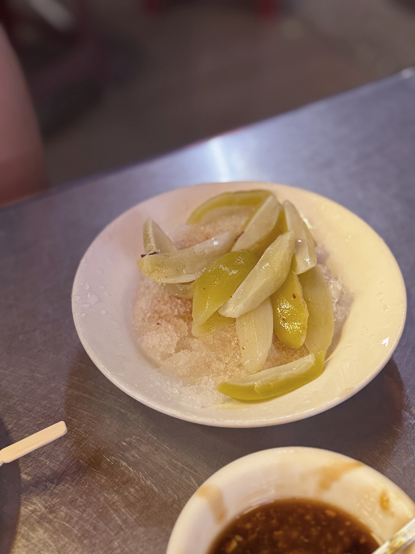 高雄鹽埕美食|婆婆冰老店懷舊又消暑!必吃水果冰、情人果冰與古早味蕃茄盤 - 第6張圖 高雄鹽埕美食|婆婆冰老店懷舊又消暑!必吃水果冰、情人果冰與古早味蕃茄盤