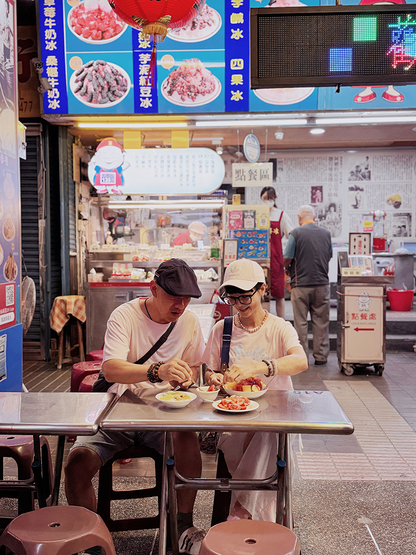 高雄鹽埕美食|婆婆冰老店懷舊又消暑!必吃水果冰、情人果冰與古早味蕃茄盤 - 第12張圖 高雄鹽埕美食|婆婆冰老店懷舊又消暑!必吃水果冰、情人果冰與古早味蕃茄盤